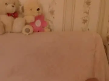Chaturbate Live Sex Cam of candylady136