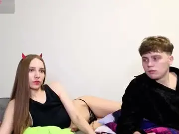 Chaturbate Live Porn of emily_and_ilumi