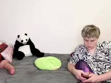 Chaturbate Best live sex cam show of emily_and_ilumi