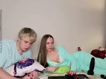 Chaturbate Adult Video Chat of emily_and_ilumi