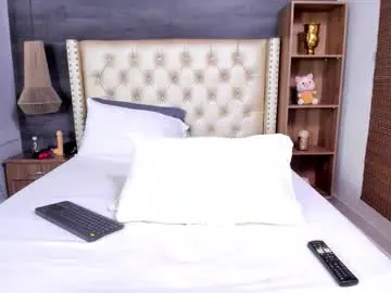 Chaturbate Live Sex Cam of charlothe_01