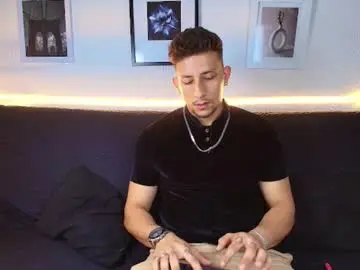 Chaturbate Best live sex cam show of maykol_victoria