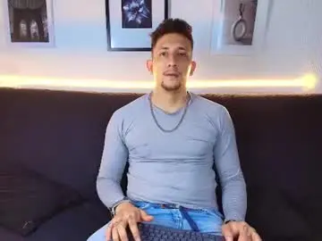 Chaturbate Live Sex Cam of maykol_victoria