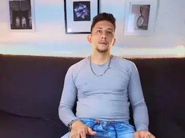 Chaturbate Free Live Porn of maykol_victoria