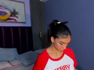 Chaturbate Sex Cam of laura_aristizabal_19