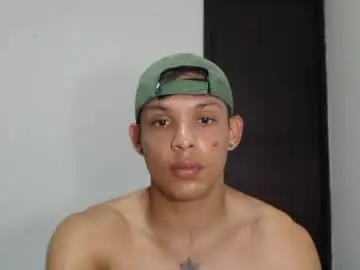 Chaturbate Live Porn of braddhott__