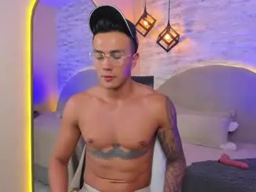 Chaturbate Live Sex Cam of aron_bolt