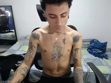 Chaturbate Live Sex Cam of present_the_magic