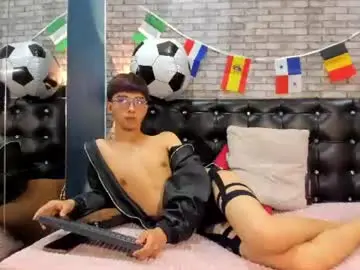 Chaturbate Free Porn Cam of eyden_connor
