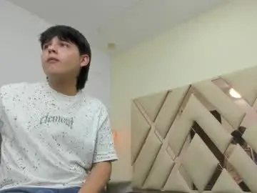 Chaturbate Free Live Porn of andrewsmile_