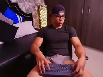 Chaturbate Nude Webcam of sam_rouge