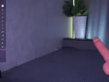 Chaturbate Live Sex Cam of lipdiptalk