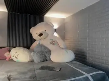 Chaturbate Live Sex Cam of magic_ivone