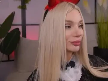 Chaturbate Live Sex Cam of barbiekara