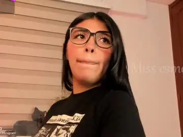 Chaturbate Live Sex Cam of missesmeralda