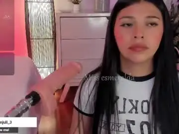 Chaturbate Live Sex Cam of missesmeralda