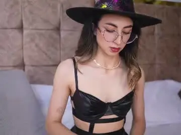 Chaturbate Watch Live Sex Cams of emmaclark__