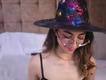 Chaturbate Live Sex Cam of emmaclark__