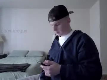 Chaturbate Live Sex Cam of deeyungguy