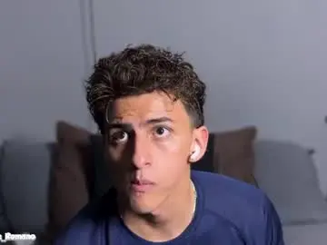 Chaturbate Live Sex Cam of salvatore_romanoo