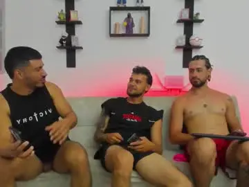 Chaturbate Live Sex Cam of straight__friends