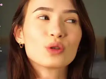 Chaturbate Live Sex Cam of chee_cha