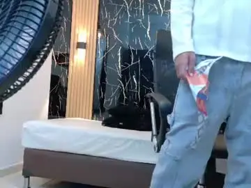 Chaturbate Nude Webcam of valerihot_1