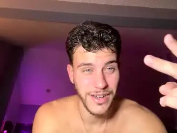 Chaturbate Live Sex Cam of wentbrokeonstrippers