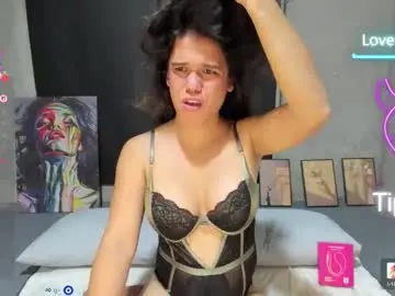 Chaturbate Live Sex Cam of bellalovesherfellas