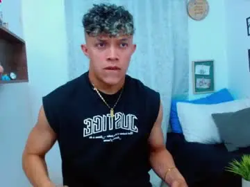 Chaturbate Best live sex cam show of lucas_luxx1