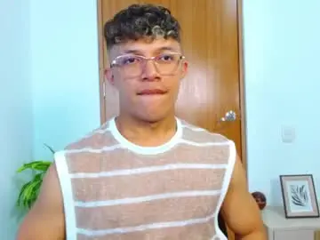 Chaturbate Live Sex Cam of lucas_luxx1