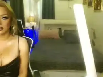 Chaturbate Live Sex Cam of urwildestdreamgoddess