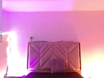 Chaturbate Live Sex Cam of dahia_tay