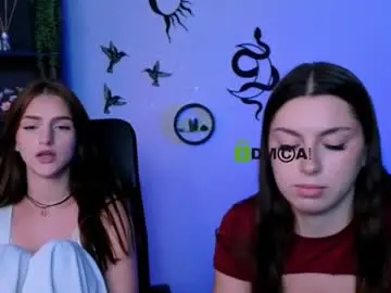 Chaturbate Live Sex Cam of naomi_perl