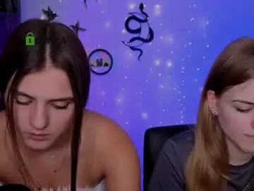 Chaturbate Live Sex Cam of naomi_perl