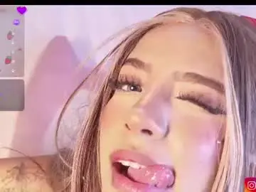 Chaturbate Watch Live Sex Cams of emilyy_queen