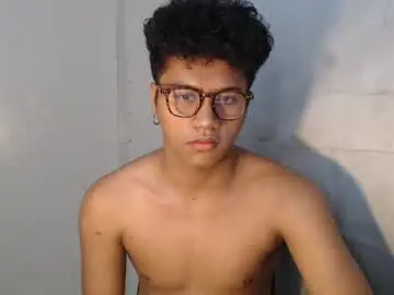 Chaturbate Free Porn Cam of naughtyhot_star19