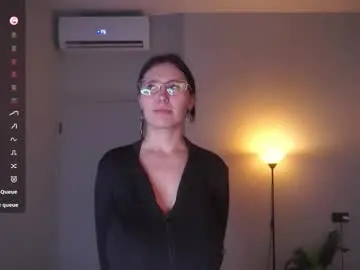 Chaturbate Live Sex Cam of zara_shine