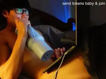 Chaturbate Live Sex Cam of hottiewithabody101