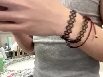Chaturbate Live Sex Cam of hottiewithabody101