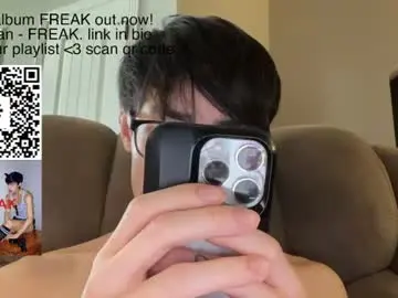 Chaturbate Live Sex Cam of hottiewithabody101
