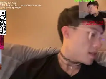Chaturbate Watch Live Sex Cams of hottiewithabody101