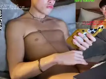 Chaturbate Live Sex Cam of hottiewithabody101