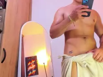 Chaturbate Live Sex Cam of lucadior