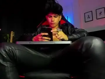 Chaturbate Live Sex Cam of lylebennett_