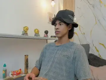 Chaturbate Free Porn Cam of zayn_fox32