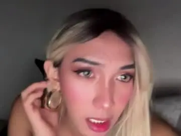 Chaturbate Sex Cam of azalea_cum69