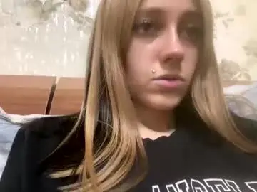 Chaturbate Live Sex Cam of viktoria9898