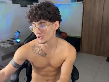 Chaturbate Live Sex Cam of kisan_smith