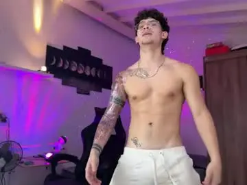 Chaturbate Live Sex Cam of kisan_smith